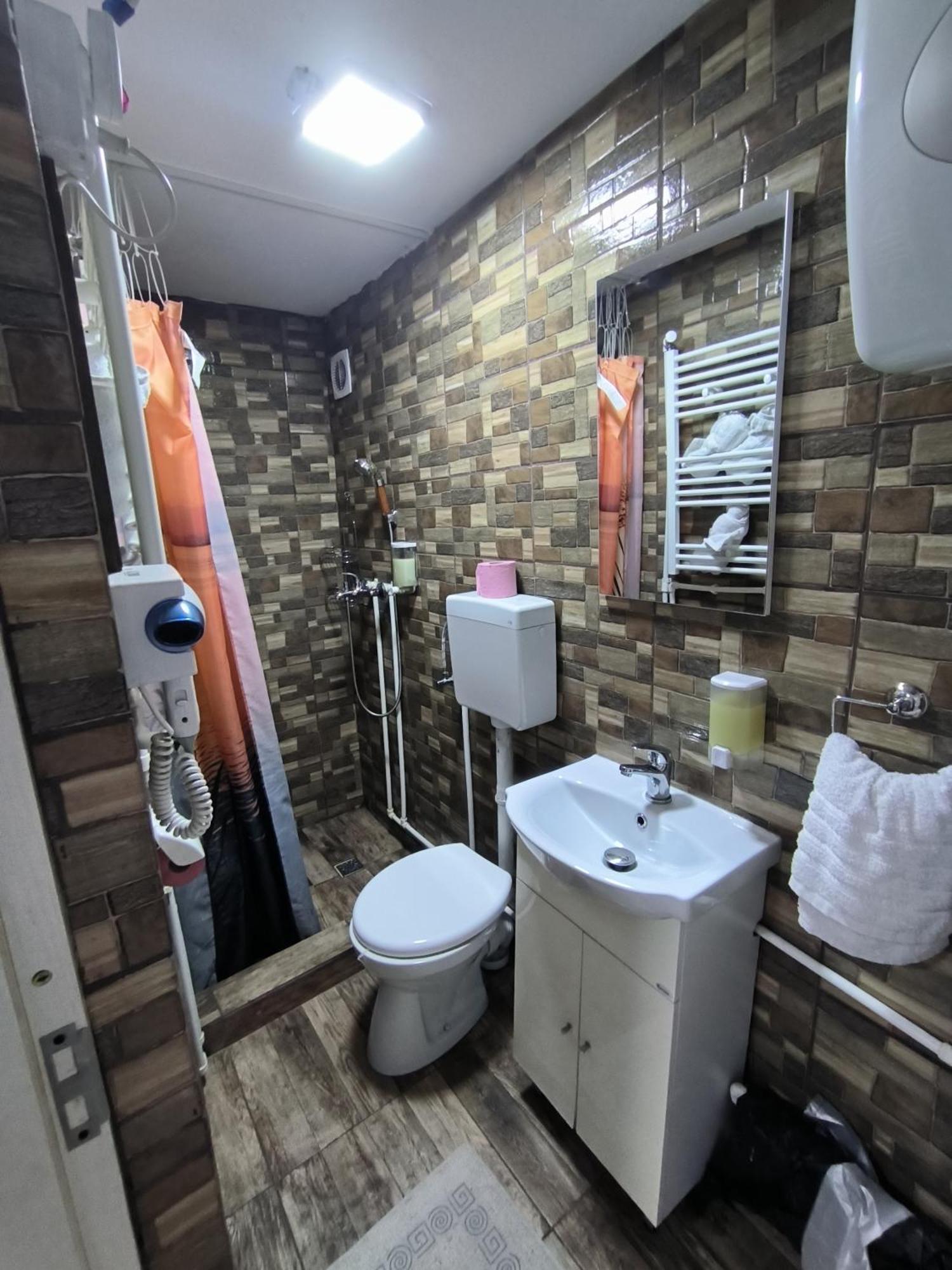 Pensiunea Casa Bianca Târgu Jiu Zimmer foto